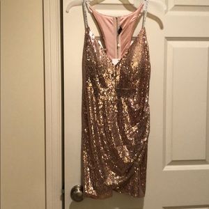 Bodycon Sequin rose gold cocktail dress! NWT sz 6